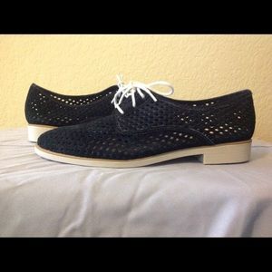 Nine West black perforated oxford